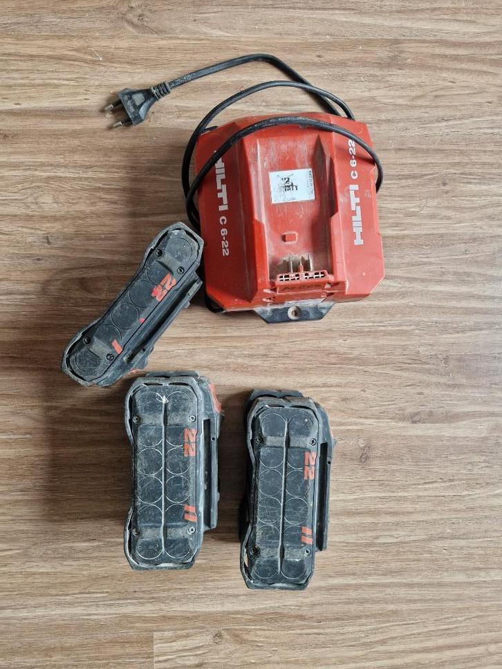 Hilti Batterijen en oplader 22 Volt + SF 6-22 (NURON), Doe-het-zelf en Bouw, Gereedschap | Machine-onderdelen en Toebehoren, Zo goed als nieuw
