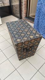 Mooie oude bekleed kist., Antiek en Kunst, Ophalen