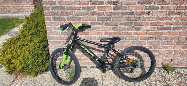MTB Btwin Racing Boy500,  20" 6-8 jaar, Fietsen en Brommers, Fietsen | Jongens, Zo goed als nieuw, 20 inch, Handrem, Versnellingen