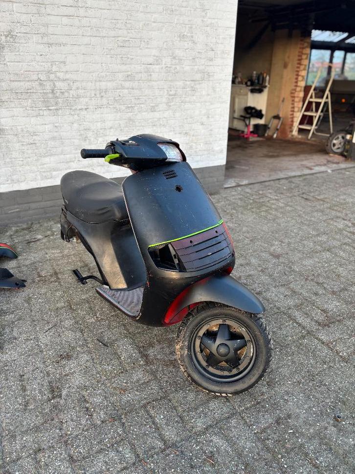 Piaggio Quartz 70cc mk stage 6, Fietsen en Brommers, Scooters | Piaggio, Zo goed als nieuw, Overige modellen, Tweetakt, Ophalen