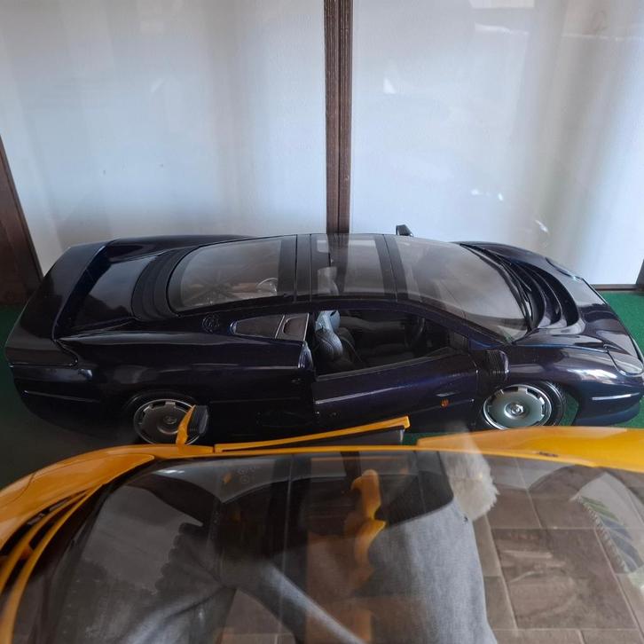 JAGUAR XJ220 Blue 1992 Big Scale 1/12 MAISTO Prestige Neuve, Hobby en Vrije tijd, Modelauto's | 1:5 tot 1:12, Nieuw, Auto, 1:9 t/m 1:12