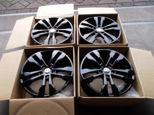 NIEUWE 17 INCH VW GOLF 5/6/7/8 CADDY T-ROC SEAT VELGEN, Auto diversen, Raceauto's