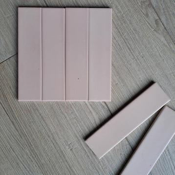 Zacht roze fijne lange tegeltjes beschikbaar voor biedingen