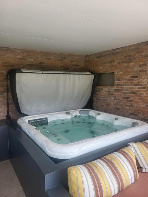Wellis Venus spa - jacuzzi van 2021, Tuin en Terras, Bubbelbaden en Hottubs, Zo goed als nieuw, Vast, Ophalen
