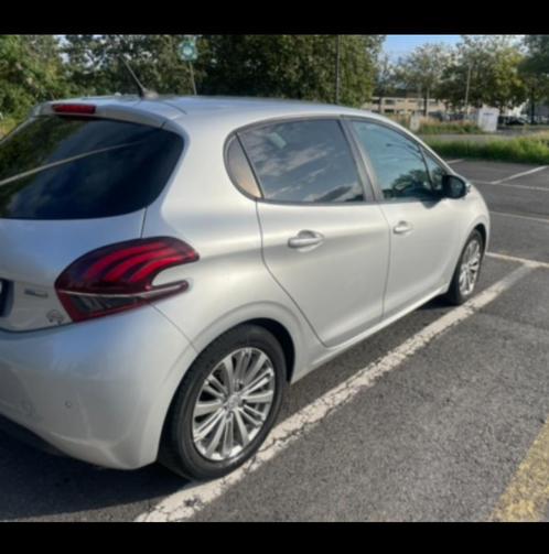 Peugeot 208, Hobby en Vrije tijd, Modelbouw | Auto's en Voertuigen, Gebruikt, Auto, 1:32 tot 1:50, Overige merken, Ophalen