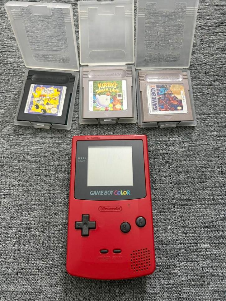 Nintendo Game Boy Color (Red) + 3 Classic Games, Games en Spelcomputers, Spelcomputers | Nintendo Game Boy, Zo goed als nieuw