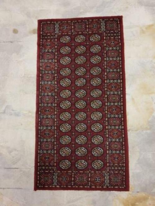 TL52 vintage tapijtje perzisch patroon dieprood 138/71, Antiquités & Art, Tapis & Textile, Enlèvement ou Envoi