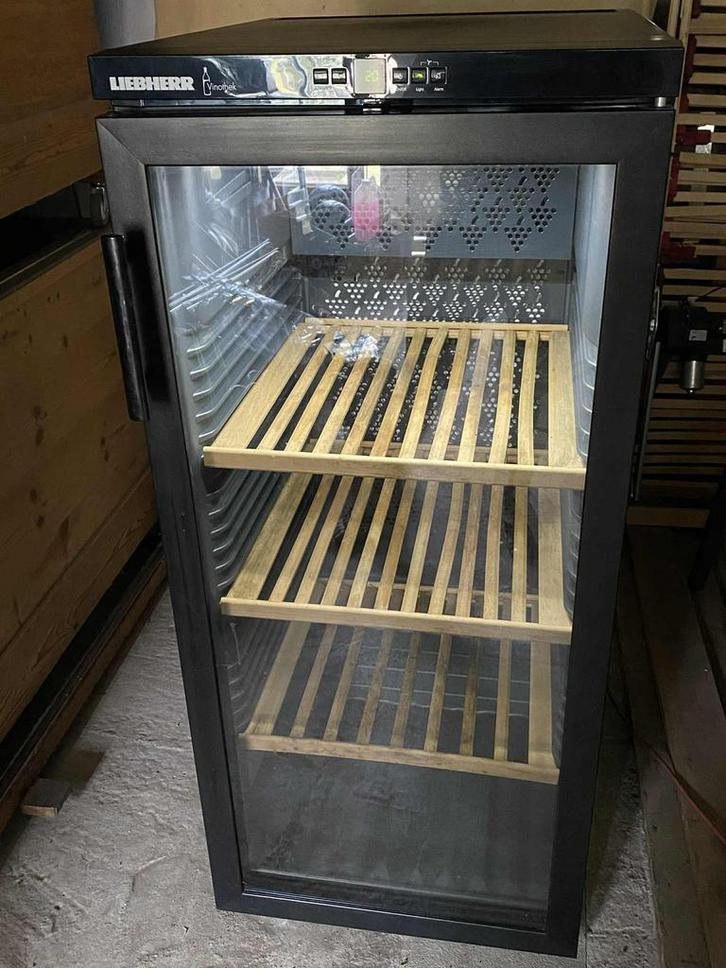 Wijnkast, Elektronische apparatuur, Koelkasten en IJskasten, Gebruikt, 200 liter of meer, 120 tot 140 cm, Energieklasse A of zuiniger