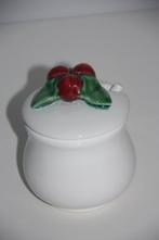 Bordallo pinheiro majolica kersen confituur potje + lepeltje, Huis en Inrichting, Keuken | Servies, Ophalen of Verzenden, Gebruikt