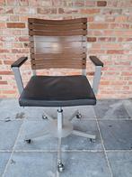 Stoelen, Enlèvement