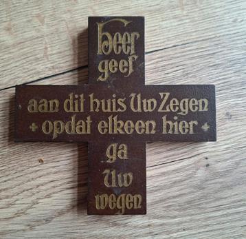 Houten kruisbeeld  beschikbaar voor biedingen