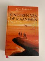Kinderen van de Maanvalk, Peter Dickinson Hardcover, 540 p., Ophalen of Verzenden, Nieuw, Fictie