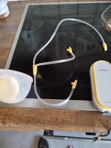 Dubbelzijdige handsfree medela bordtkolf beschikbaar voor biedingen