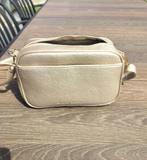 goudkleurige crossbody Van Haren en sneakers maat 38, Handtassen en Accessoires, Tassen | Damestassen, Ophalen, Nieuw, Schoudertasje