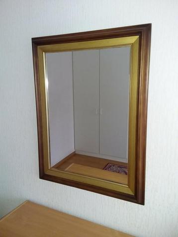 Mooie spiegel in houten kader 85x65 cm  beschikbaar voor biedingen