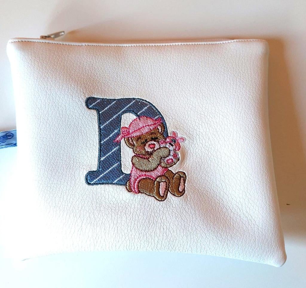 Trousse de toilette avec ourson et lettre D, Handtassen en Accessoires, Toilettassen, Nieuw, Jongen of Meisje, Wit, Ophalen of Verzenden