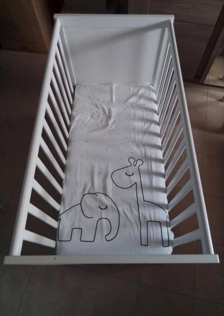 Babybedje wit met matras van aerosleep, Kinderen en Baby's, Kinderkamer | Bedden, Zo goed als nieuw, Minder dan 140 cm, Minder dan 70 cm