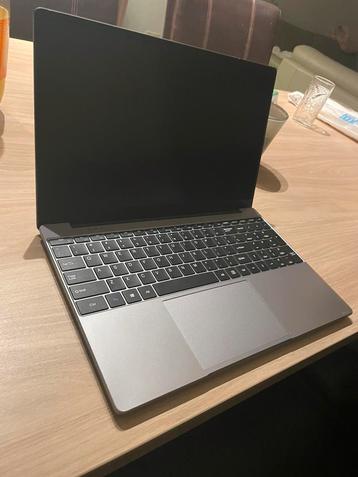 Amper gebruite laptop er zit nog garantie op., Informatique & Logiciels, Enlèvement ou Envoi, Comme neuf