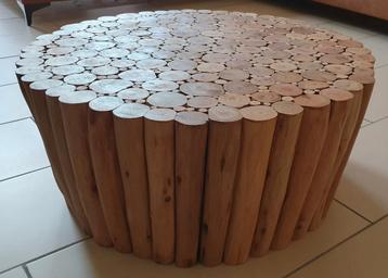 Table de salon - de chevet - en bois d'eucalyptus beschikbaar voor biedingen