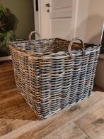 Grote, vierkante wilgenhouten mand, Huis en Inrichting, Woonaccessoires | Schalen en Manden, Ophalen, Zo goed als nieuw, Mand