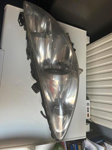 Peugeot koplamp rechtsvoor beschikbaar voor biedingen