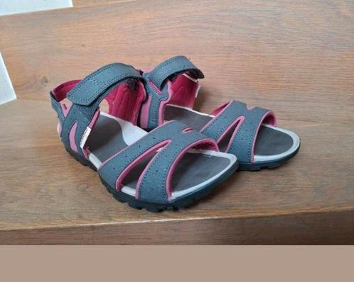 wandelsandalen / sandalen Quechua maat 38, Kleding | Dames, Schoenen, Zo goed als nieuw, Sandalen of Muiltjes, Grijs, Ophalen of Verzenden