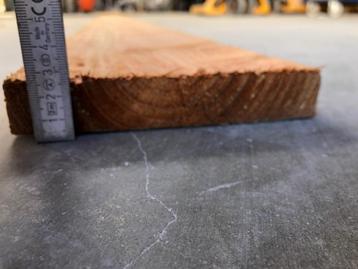 grote partij houten planken beschikbaar voor biedingen