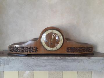 Ancienne horloge de cheminée en bois