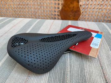 Nieuwstaat Specialized Power Pro Mirror Black 143 Racefiets  beschikbaar voor biedingen