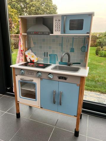 Houten speelgoedkeuken met veel accessoires beschikbaar voor biedingen
