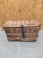 Rieten stevige mand met lederen riemsluiting - 50x27x27cm, Ophalen, Gebruikt