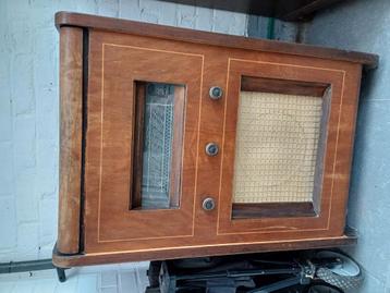 Oude Philips radio beschikbaar voor biedingen