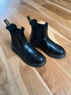 Dr. Martens Leonore Faux Fur Lined Chelsea Boots EU39, Lage of Enkellaarzen, Zo goed als nieuw, Zwart, Dr Martens