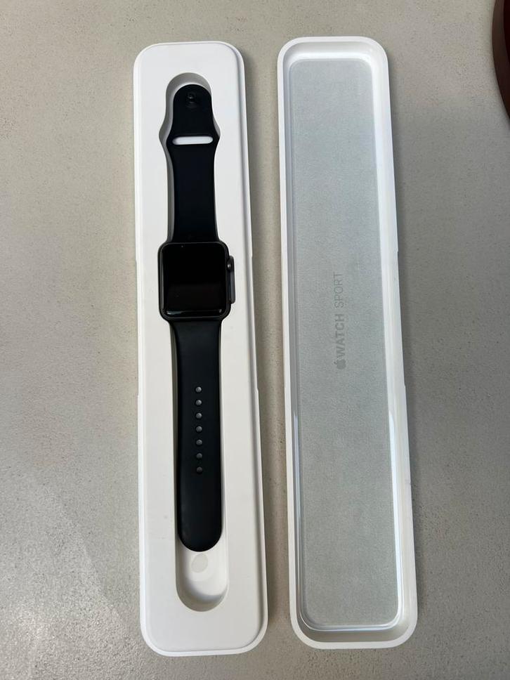 Apple Watch Series 2 – zeer weinig gebruikt – complete set, Bijoux, Sacs & Beauté, Montres connectées, Comme neuf, État, Enlèvement