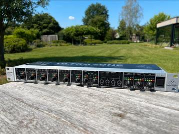 Behringer - V2 Ultrazone beschikbaar voor biedingen