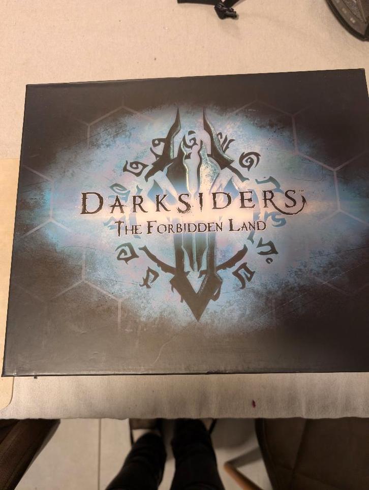Darksiders the Forbidden land, Hobby en Vrije tijd, Gezelschapsspellen | Bordspellen, Zo goed als nieuw, Een of twee spelers, Drie of vier spelers
