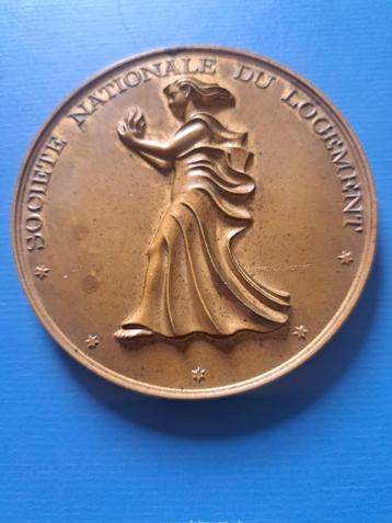 Medaille Société Nationale du Logement in brons beschikbaar voor biedingen