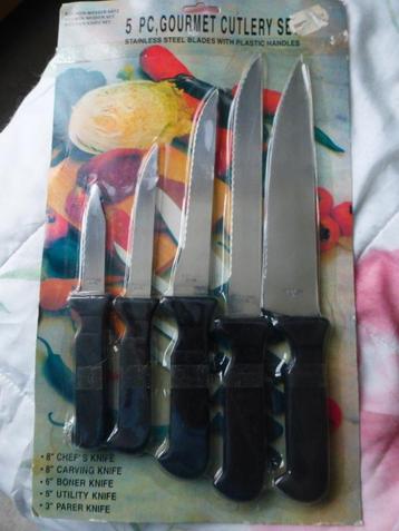 Set de 5 couteaux à steak, neuf dans emballage sertit, Enlèvement ou Envoi, Neuf, Ensemble de couverts, Résiste au lave-vaisselle