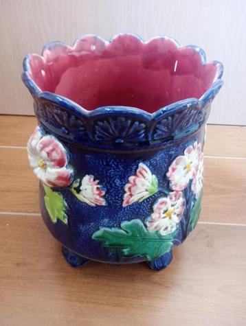 Bloempot in geglazuurd aardewerk beschikbaar voor biedingen