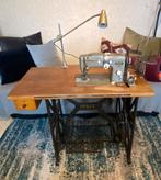 Vintage Pfaff 230 naaimachine op tafel met motor, Ophalen
