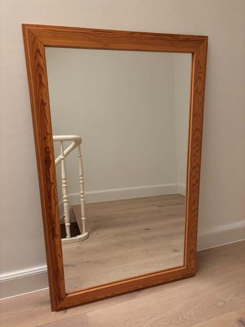 Wandspiegel beschikbaar voor biedingen