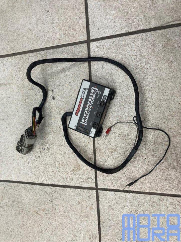 Powercommander 3 voor de Yamaha R1 2007 - 2008 RN19 power co, Motos, Pièces | Yamaha, Utilisé, Enlèvement ou Envoi