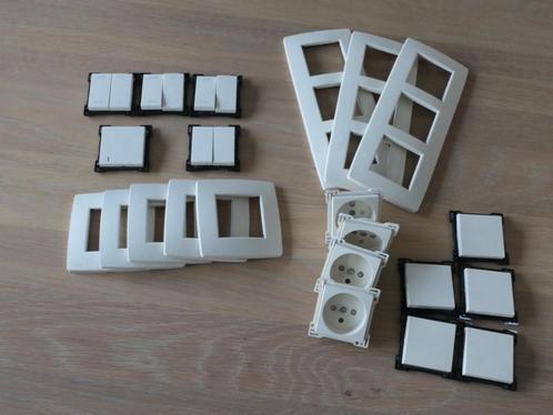 Set Niko crème, Doe-het-zelf en Bouw, Elektriciteit en Kabels, Gebruikt, Schakelaar, Ophalen of Verzenden