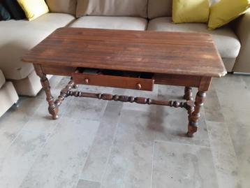 Houten salontafel beschikbaar voor biedingen