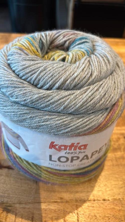 Katia Lopapeysa nr 200 lot 1 bol.  1bol=1trui, Hobby en Vrije tijd, Breien en Haken, Nieuw, Breien of Haken, Wol of Garen, Ophalen of Verzenden