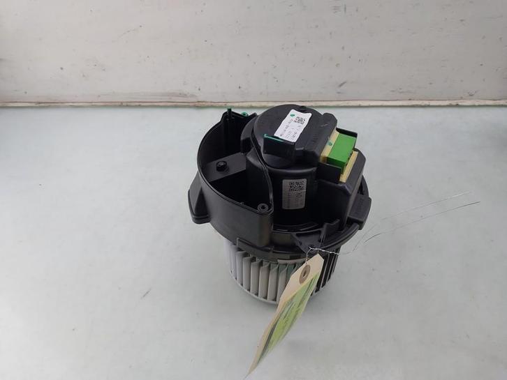 KACHEL VENTILATORMOTOR Dacia Sandero III (01-2019/-), Auto-onderdelen, Airco en Verwarming, Dacia, Gebruikt