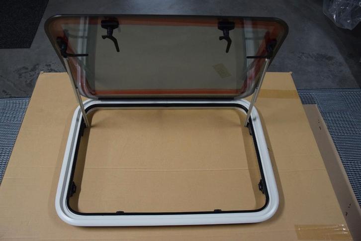Fenêtre en polyplastique 73x53 cm neuve avec cadre alu blanc, Caravanes & Camping, Camping-car Accessoires, Neuf, Enlèvement
