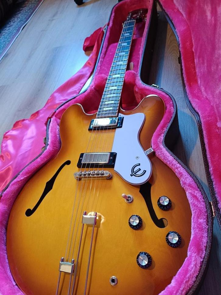 Epiphone Riviera in Royal Tan nieuwstaat!!, Muziek en Instrumenten, Snaarinstrumenten | Gitaren | Elektrisch, Zo goed als nieuw