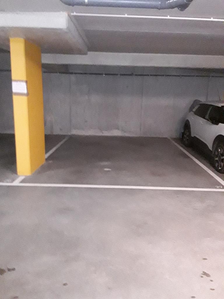Huur autostandplaats in afgesloten garage.