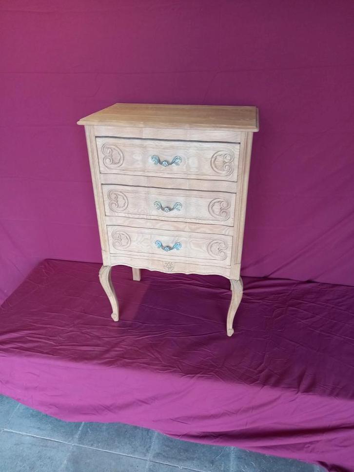 Ancienne petite commode aerogommer et traiter, Maison & Meubles, Chambre à coucher | Chambres à coucher complètes, Enlèvement
